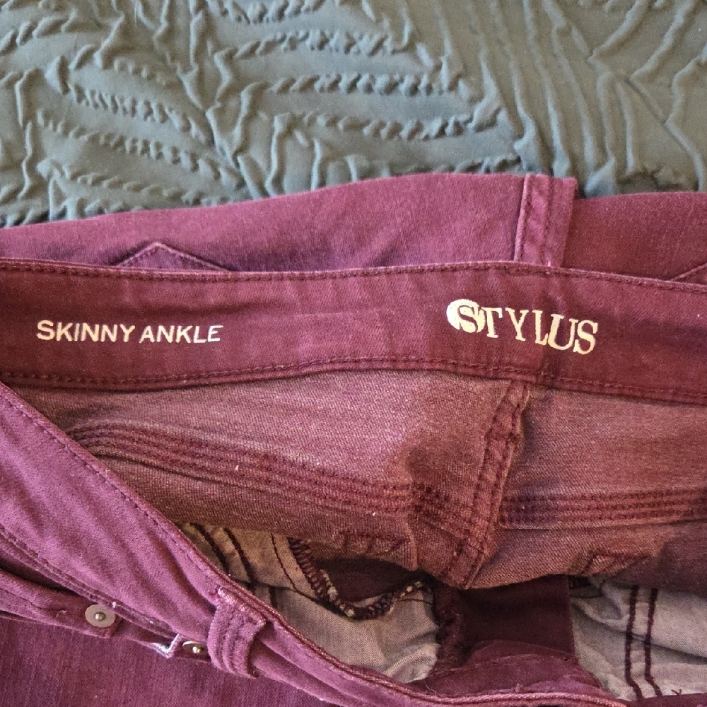 STYLUS Women's Plum Cropped Jeans - Picture 7 of 15